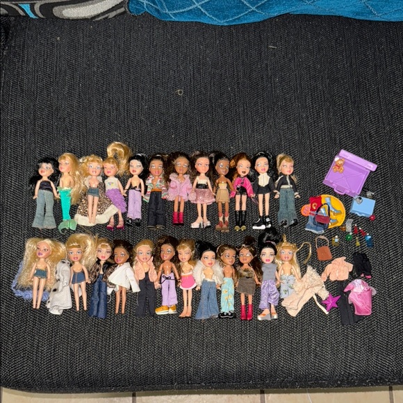 Bratz - Vintage Mini Bratz Boys and Girls Dolls Lot Bundle